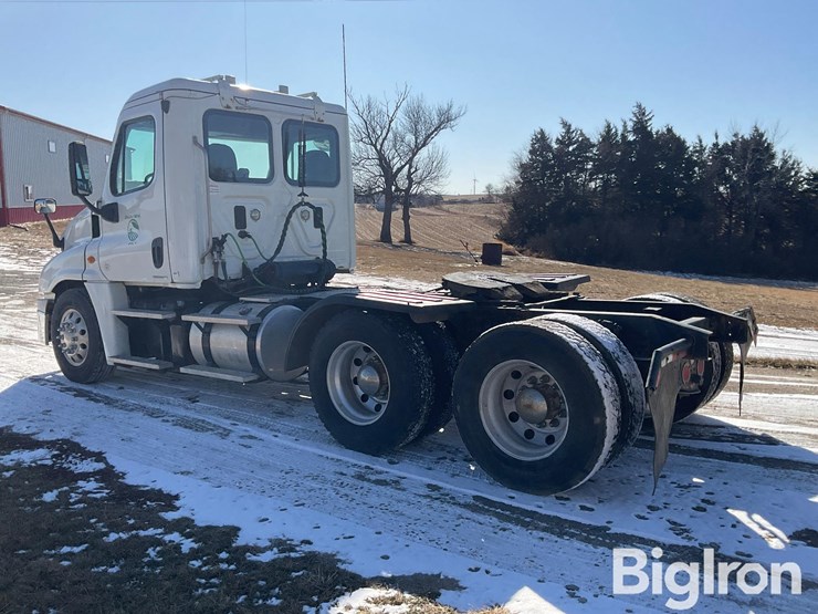 2012-freightliner-cascadia-125-image-7