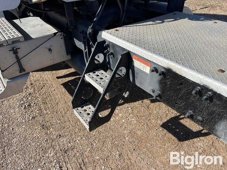 2004-freightliner-columbia-120-image-20