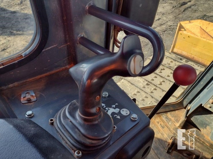 2021-deere-650k-lgp-image-11