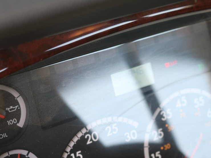 2015-freightliner-m2-106-image-14