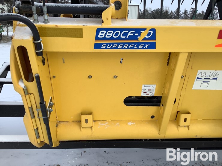 2014-new-holland-880cf-30-image-17