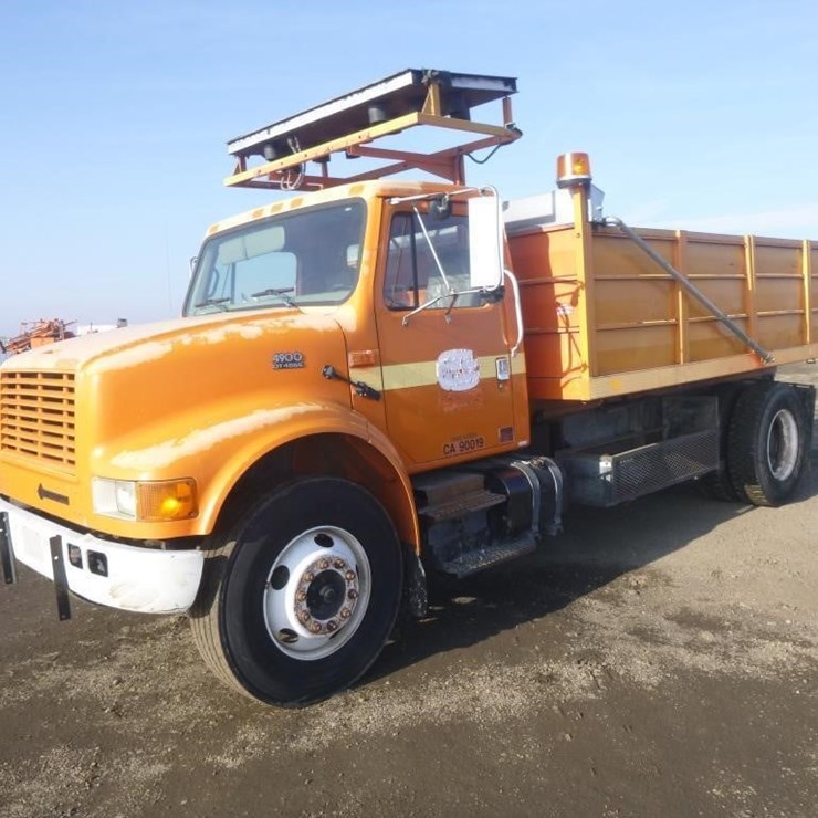 2001 INTERNATIONAL 4900