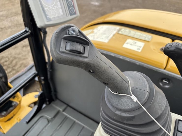 2018-caterpillar-303-image-31