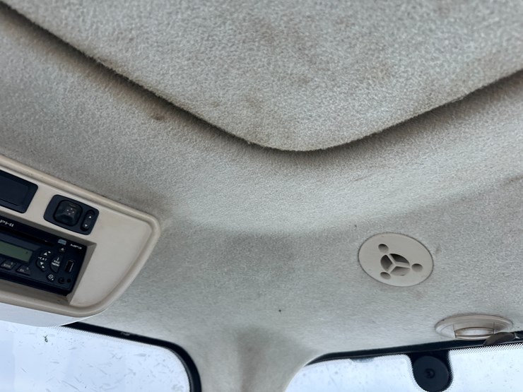 2012-john-deere-8310r-image-56