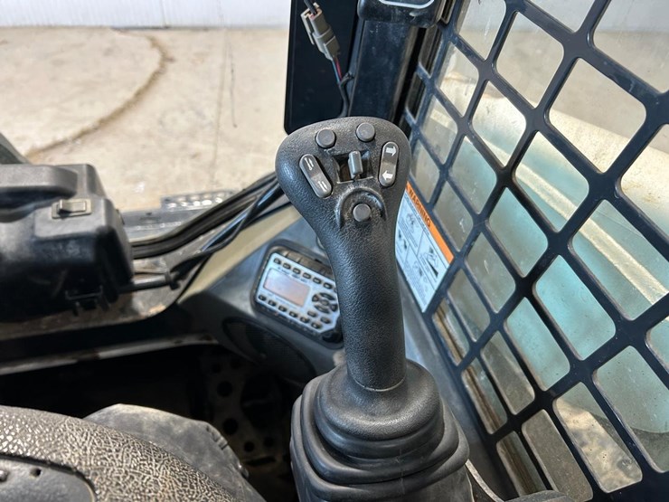 2016-bobcat-t870-image-27