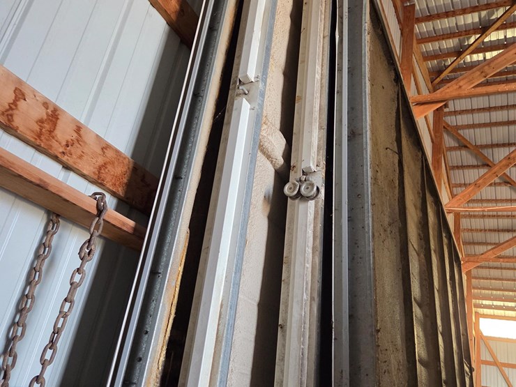 insulated-sliding-barn-doors-image-2