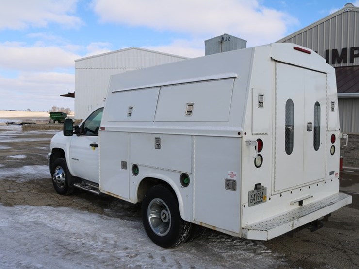 2013-chevrolet-3500-image-8