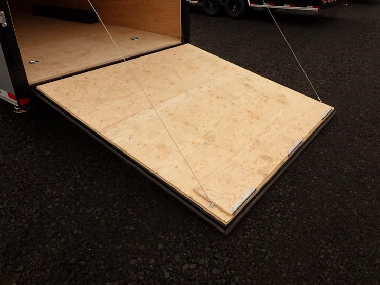 2026-royal-larct52-826v-86-t/a-enclosed-trailer-image-5