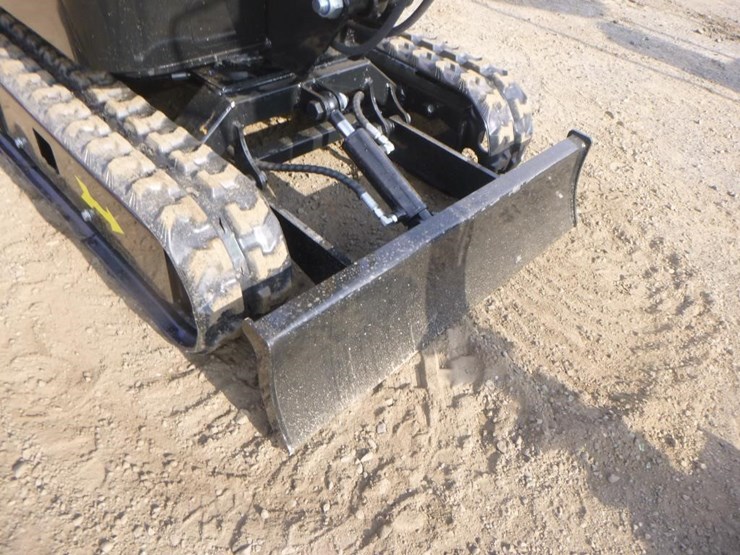 agt-h12r-hydraulic-excavator-image-16