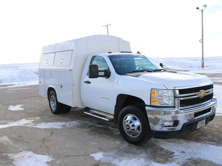 2013-chevrolet-3500-image-4