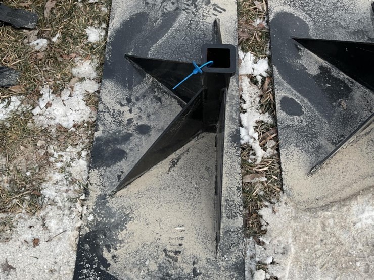 skid-steer-trailer-mover-hitch-attachment-image-1