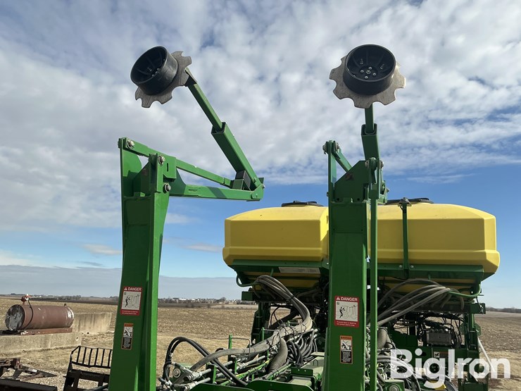 2022-john-deere-1775nt-image-18