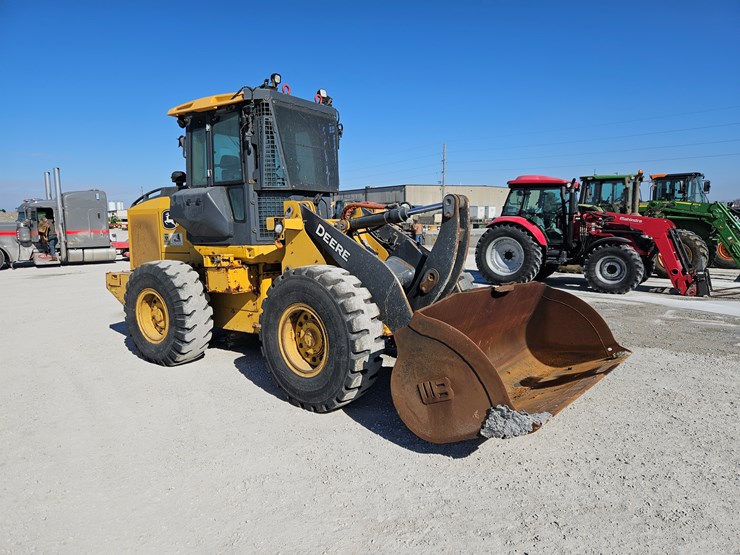 2021-deere-444p-image-1