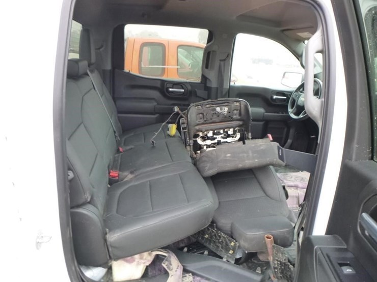 2019-chevrolet-silverado-1500-image-16