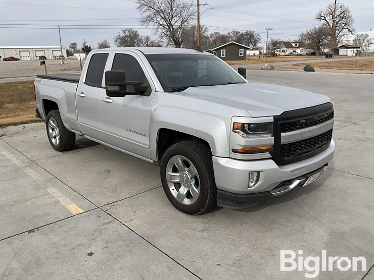 2017-chevrolet-silverado-1500-z71-image-3