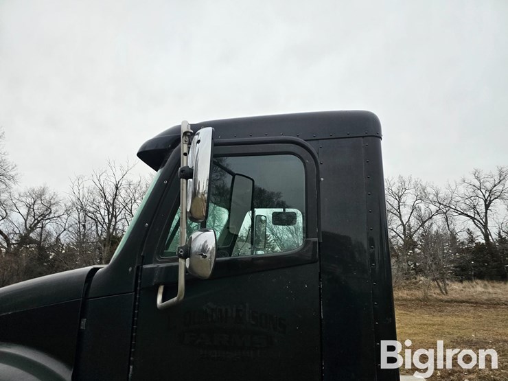 2003-freightliner-columbia-120-image-11