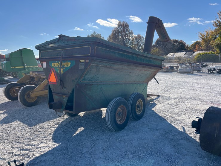 #208559-•-grain-o-vator-auger-wagon-image-3