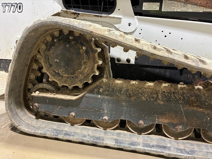 2020-bobcat-t770-image-14