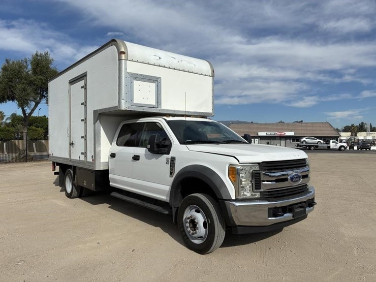 2017-ford-f550-xlt-image-2