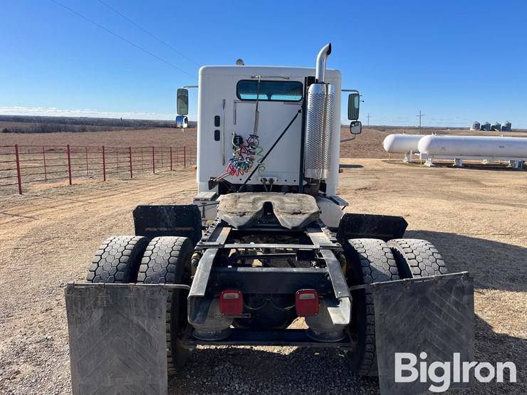 2004-freightliner-columbia-120-image-6