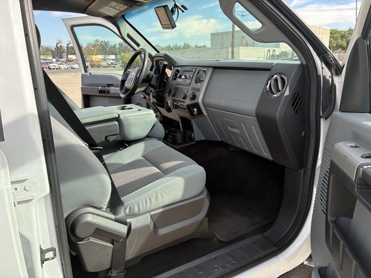 2016-ford-f550-xlt-image-12