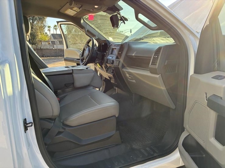 2022-ford-f450-xl-image-11