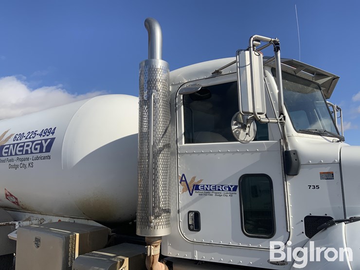 2012-peterbilt-337-image-11