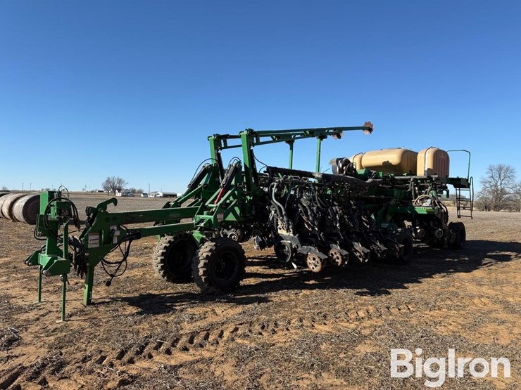 great-plains-yp4024a-3115-31r15-planter-image-1