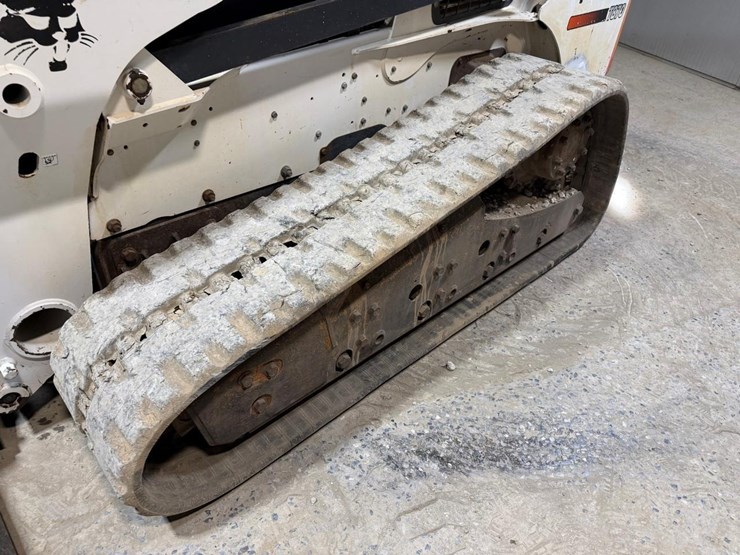 2016-bobcat-t870-image-40