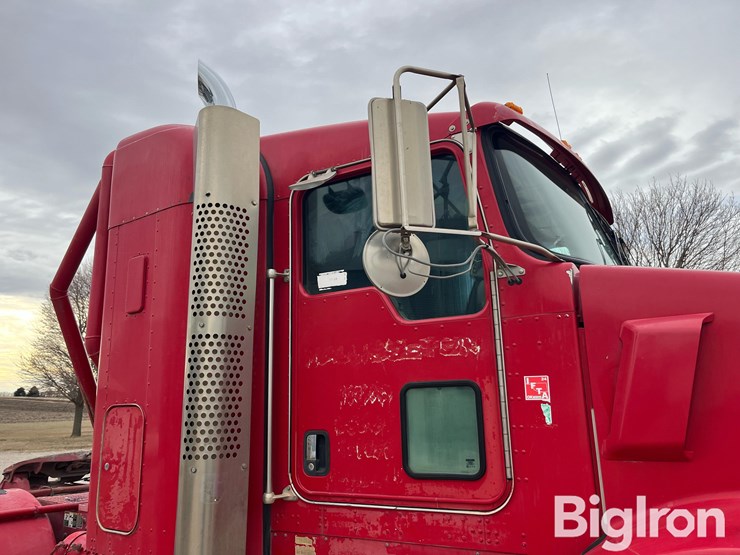 2012-kenworth-t800-image-16