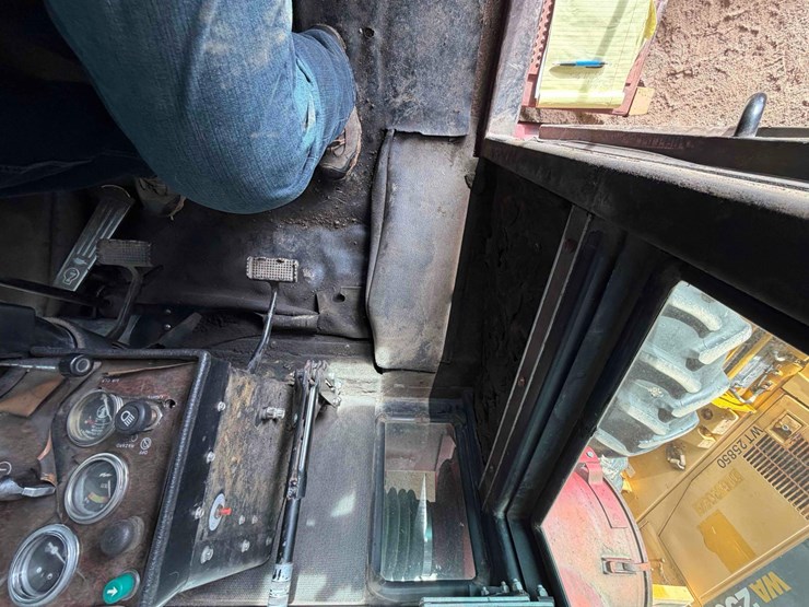 1979-versatile-835-image-49