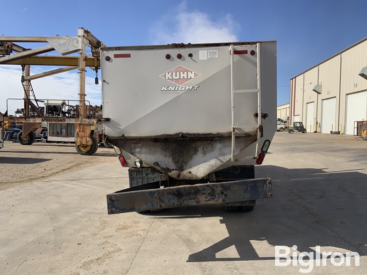 2009-international-7300-image-6