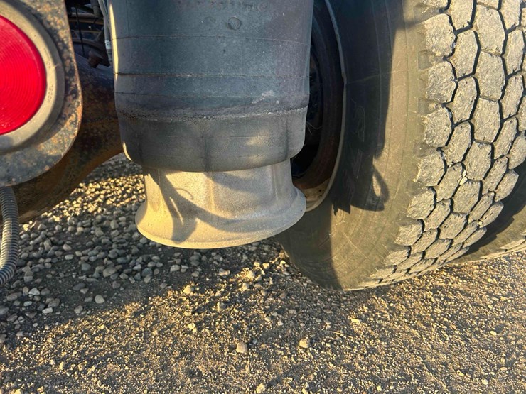 2007-freightliner-columbia-120-image-14