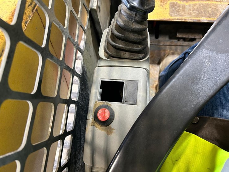 komatsu-ck30-skid-steer-loader-image-22