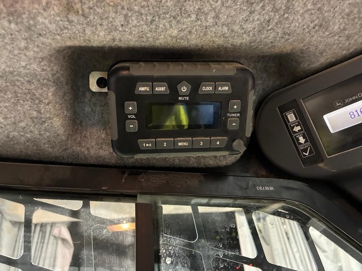 2023-deere-331g-image-24