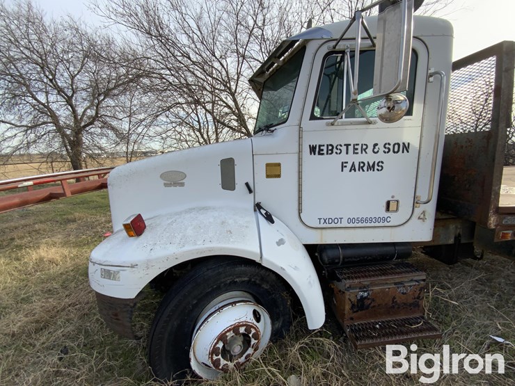 1998-peterbilt-330-image-9