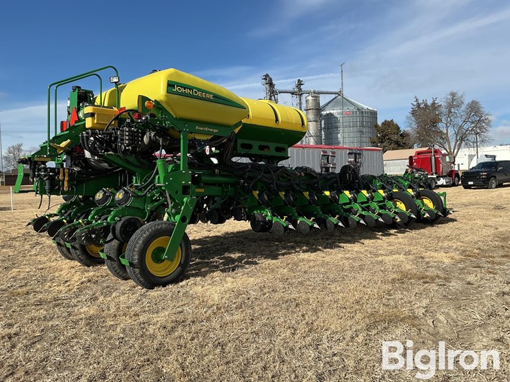 2016-john-deere-1775nt-image-5