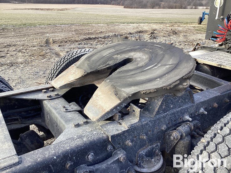 2000-freightliner-fld120-image-9