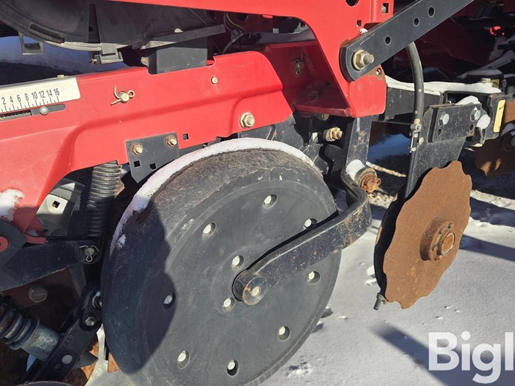 2014-case-ih-1255-image-17