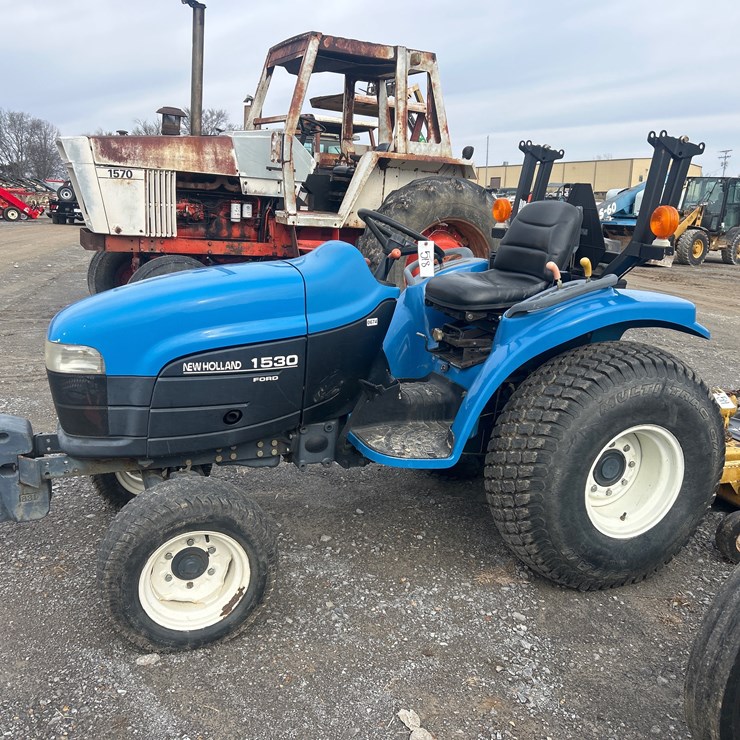 NEW HOLLAND 1530