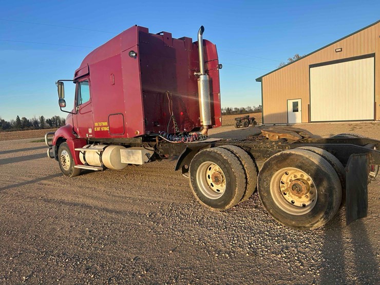 2007-freightliner-columbia-120-image-3
