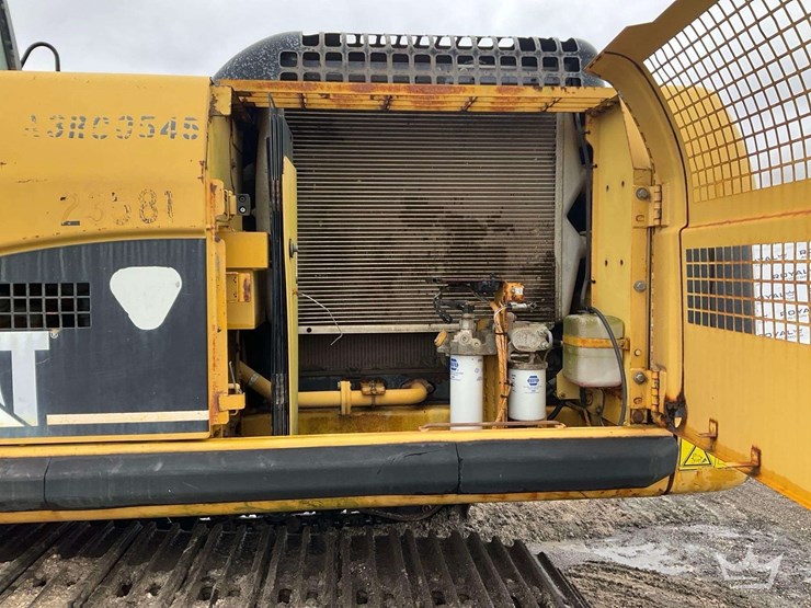 caterpillar-325d-image-13