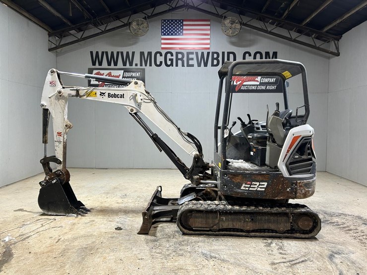 2017-bobcat-e32i-image-1