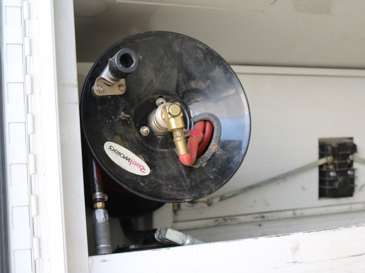 2013-chevrolet-3500-image-17