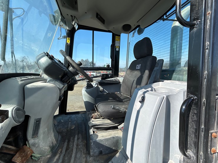 2021-caterpillar-906m-image-15