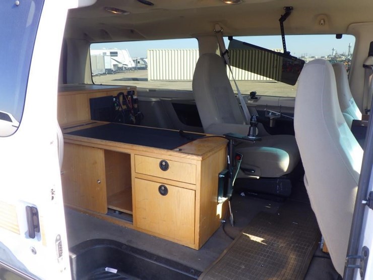 2006-ford-cargo-image-7