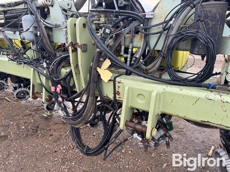 john-deere-16-image-10