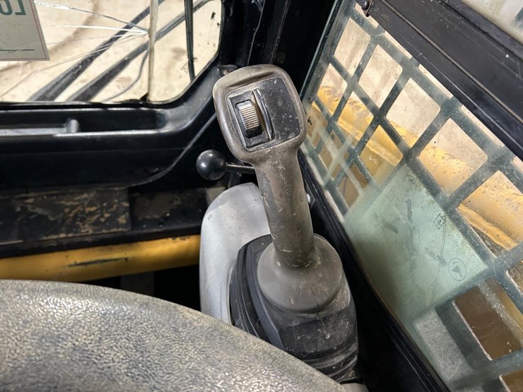 2015-caterpillar-226b3-image-22