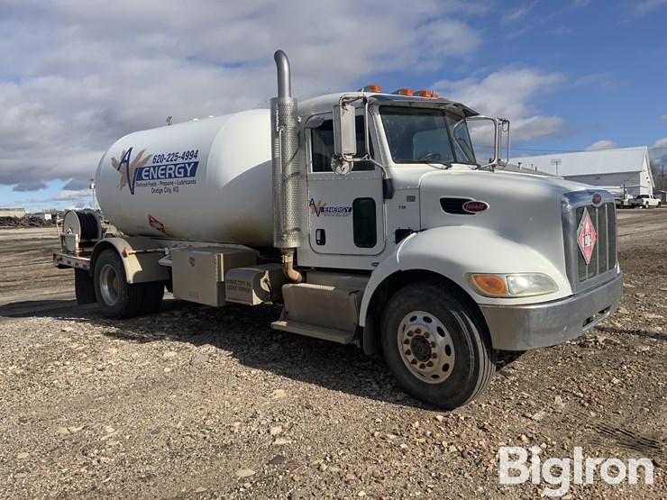 2012-peterbilt-337-image-3