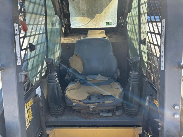 2016-volvo-mc70b-image-14